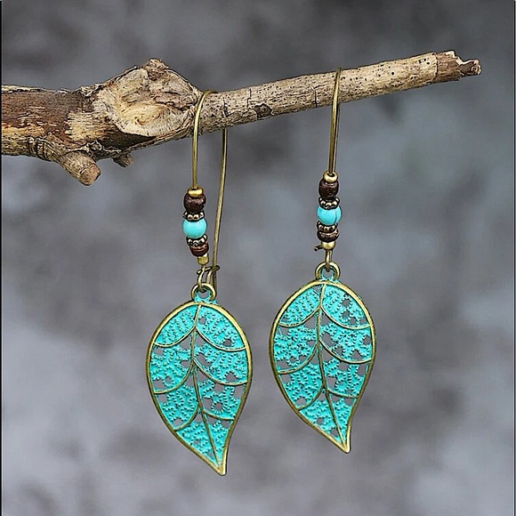 Chic Nation Jewelry - 𝓝𝓲𝓬𝓮 New 🍃 leaf drop earrings